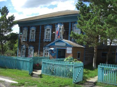 Двухэтажный деревянный дом конца XIX века, ныне исполком сельского совета