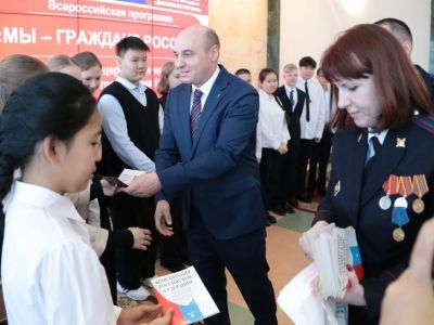 15 мирнинцев получили первые паспорта