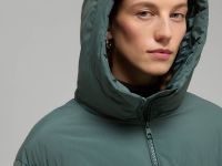 Утепленное стеганое пальто с капюшоном