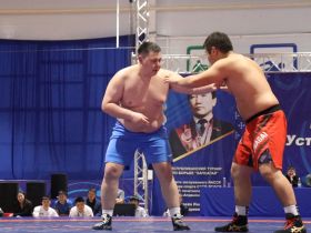 Ряд сенсаций преподнес турнир Иннокентия Халдеева по хапсагаю