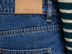 Свободные джинсы с высокой посадкой