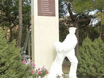 Памятник Герою Советского Союза И.К. Голубцу