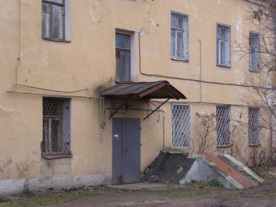 Надворные хозяйственные строения на погребах