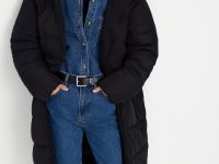 Утепленное пальто с капюшоном