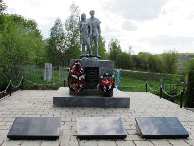 Братская могила воинов, погибших в 1943 г.