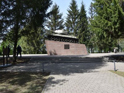 Памятник танкистам, артиллеристам на поле Прохоровского танкового сражения