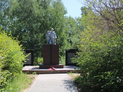 Памятник воинам-односельчанам, погибшим в годы Великой Отечественной войны (1941-1945 гг.)
