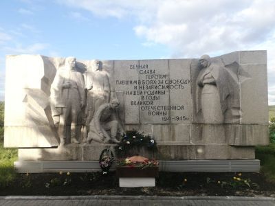 Мемориальный комплекс в честь воинов-односельчан, погибших в Великой Отечественной войне 1941-1945 гг.