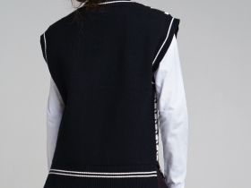 Жаккардовый жилет для девочки