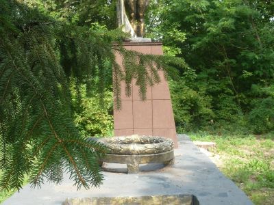 Братская могила советских воинов, погибших в годы Великой Отечественной войны