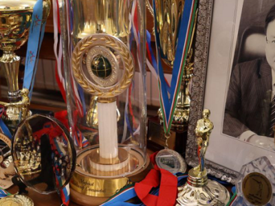 В Якутске открылась выставка, посвящённая 55-летию Александра Степановича Миронова