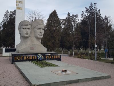 Памятник-монумент