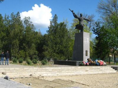 Братская могила 36 красных партизан, погибших в годы гражданской войны, и 4 советских воинов, погибших в боях с фашистами