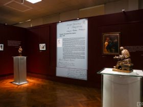 В Якутске открылась выставка «Эволюция образа Толстого: от Ге до Гинцбурга»