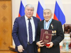 В Якутии отметили 80-летие Героя Труда России Михаила Готовцева