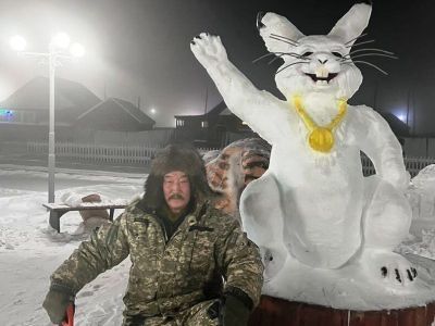 Фотоподборка ушастых: снежные символы 2023 года руками якутян