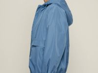 Ветровка с капюшоном на молнии