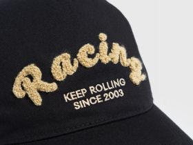 Бейсболка с объёмной вышивкой, Черный