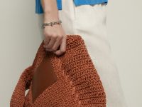 Блузка с коротким рукавом и отложным воротником