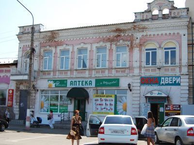 Доходный дом с магазином