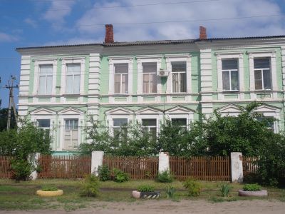 Здание, где находился штаб 1-ого (Урюпинского) казачьего кавалерийского полка народного ополчения