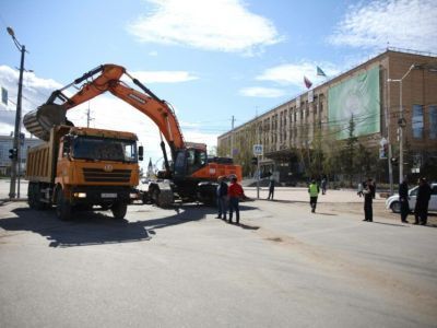 В Якутске до конца октября закрыли движение транспорта на перекрестке Ленина - Кирова