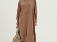 Платье в рубчик с отложным воротником