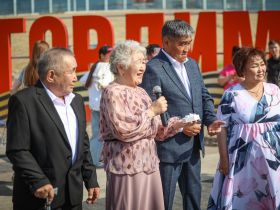 Первая торжественная регистрация брака состоялась на площади Республики