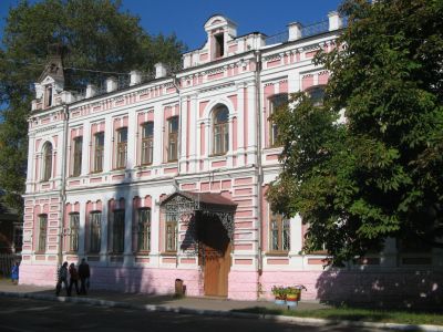 Здание, где в 1918 году был создан 1-й революционный полк им. В.И. Ленина