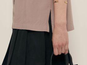 Блузка с коротким рукавом и отложным воротником