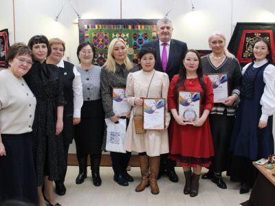 В картинной галерее открылась выставка мастеров «Национальный калейдоскоп»