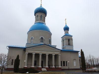 Архангельская церковь с интерьером