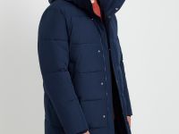 Утепленное пальто с воротником-стойкой