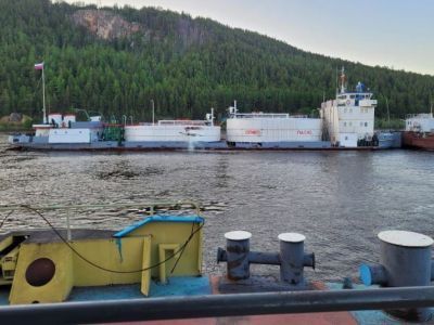 В Киренском районе Иркутской области выясняют объём нефтепродуктов, который попал в реку Лену