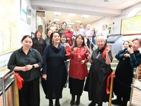 В Якутске открылась выставка традиционной якутской одежды «Күүтүүлээх күндү таҥалай сон»