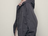 Ветровка прямого кроя с капюшоном