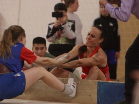 В селе Хатассы выявлены чемпионы Якутска по мас-рестлингу