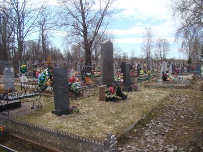 Могила Кириллова Петра Кирилловича (1898-1920), организатора первой советской типографии в г. Старая Русса