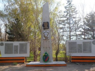 Памятник воинам-землякам, погибшим в годы Великой Отечественной войны (1941-1945 гг.)