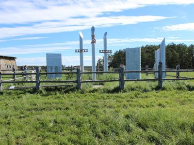 Памятник жителям Мельжехсинского наслега, принудительно переселенным с родных мест в северные районы Якутии в годы Великой Отечественной войны (1941-1945 гг.)