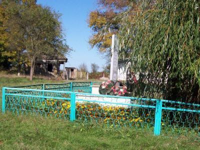 Братская могила советских воинов, погибших в боях с фашистскими захватчиками