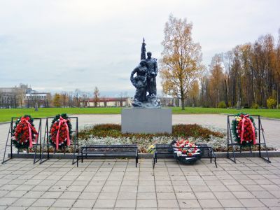 Братская могила воинов Советской Армии, погибших в годы Великой Отечественной войны 1941 - 1945 г.г.