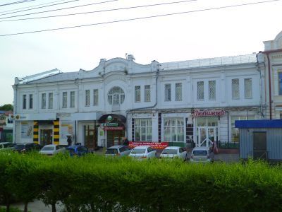 Здание продовольственного магазина (до 1917 г. частный магазин торговца Малахова и Алексеева)