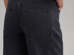 Джинсы объемного кроя