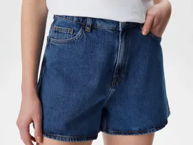 Женские короткие джинсовые шорты Lacoste на пуговице