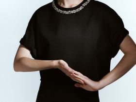 Футболка с декором у выреза, Черный