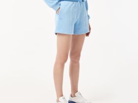 Женские короткие спортивные шорты Lacoste