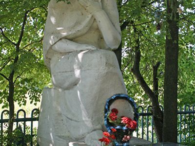 Братская могила с захоронением воинов, погибших в период Великой Отечественной войны 1941—1945 гг.