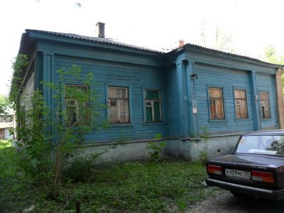 В этом доме в 1924-1927 гг. жил А.Н.Асаткин, революционер, член коммунистической партии с 1904 года, делегат V-XVII партийных съездов, кандидат в члены ЦК ВКП(б), член ЦИК СССР, с 1924 по 1927 год работал секретарем Владимирского губкома ВКП(б)