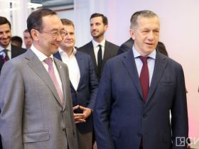 Юрий Трутнев посетил выставку креативных продуктов в Якутске